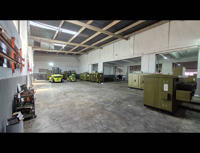 2,100M² FACTORY FOR SALE IN BOKSBURG EAST
